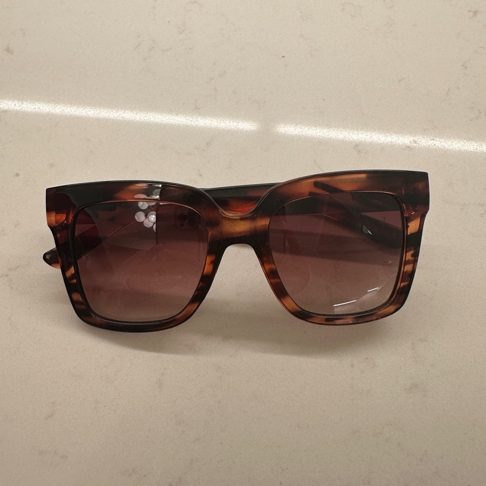 Quay Australia tortoise shell oversized sunglasses. Brown lenses